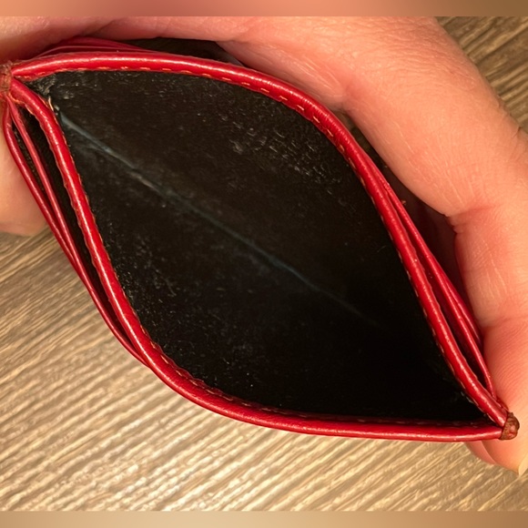 AUTHENTIC Red Gucci GG MARMONT MATELASSÉ CARD CASE - Picture 4 of 5